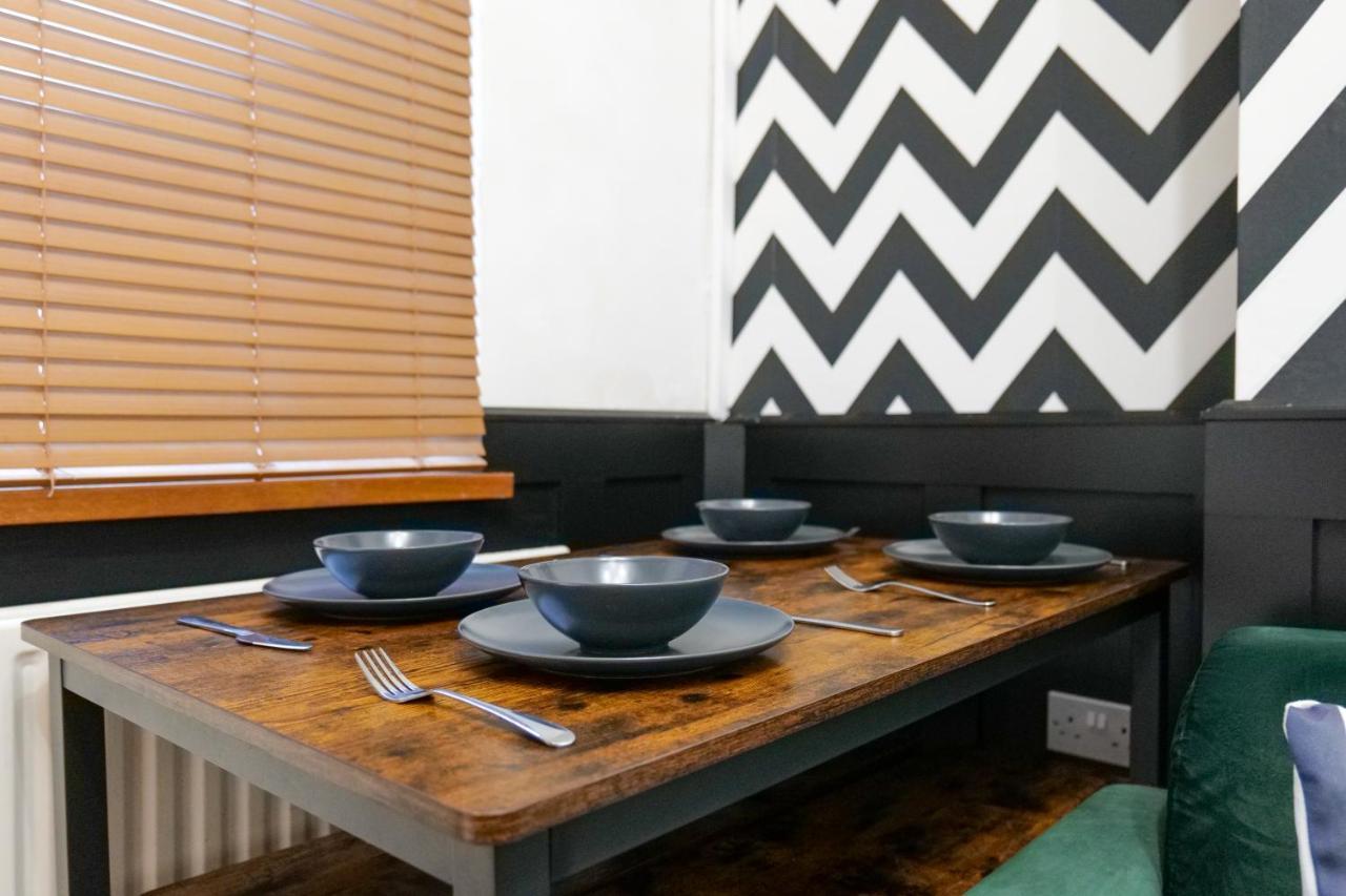 Broadway Belfast! Central Location! Sleeps 6! 외부 사진