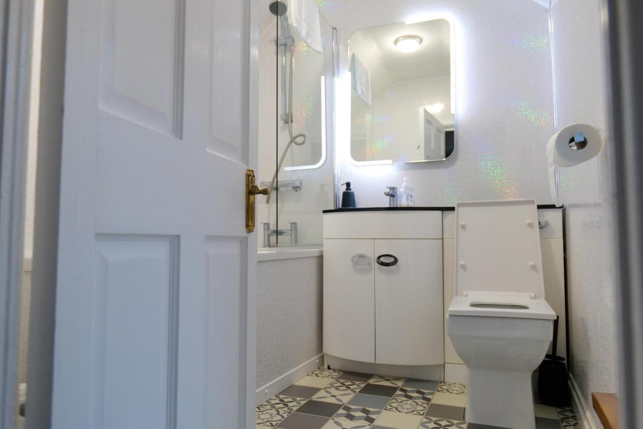 Broadway Belfast! Central Location! Sleeps 6! 외부 사진