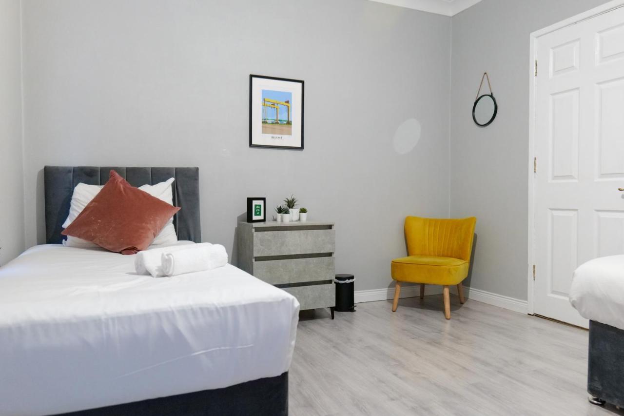 Broadway Belfast! Central Location! Sleeps 6! 외부 사진